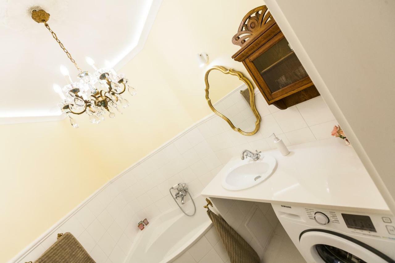 Luxury Apartment Pod Zyrandolem Cracovia Exterior foto